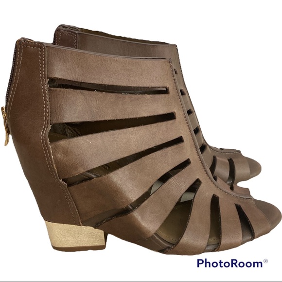 BCBGeneration Strappy Wedge - Picture 2 of 10